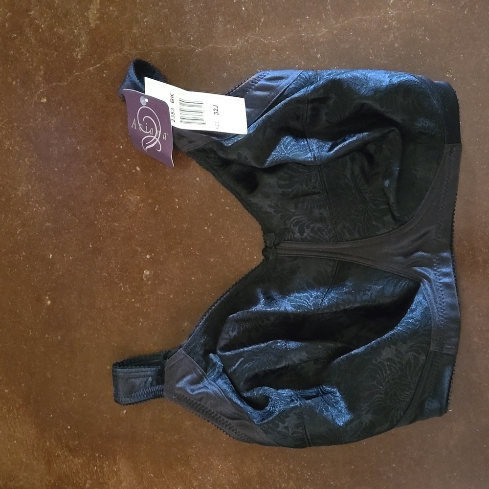 Aviana Floral soft cup minimizer 32J. Black color. NWT